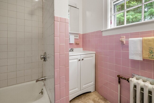 Building Photo - 81 Avalon Rd