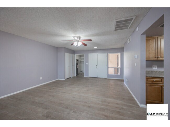 Building Photo - Welcome Home to This Charming 2/2 Townhous...