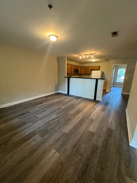 Building Photo - 916 Avon Ave