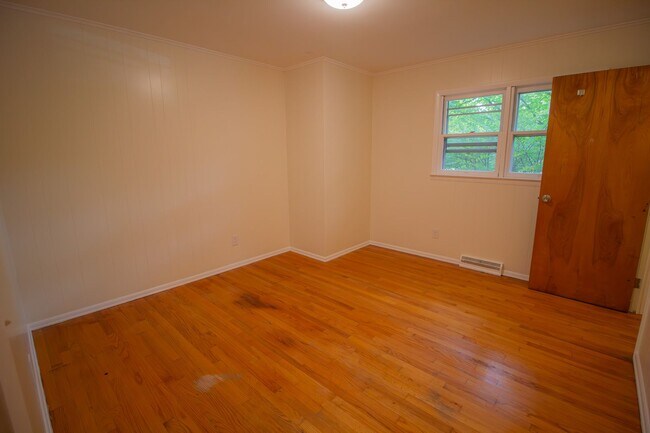 Building Photo - 57 Sherwood Dr