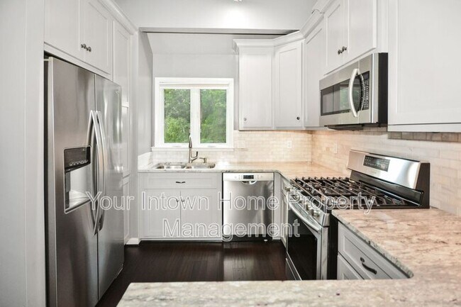 Building Photo - 1415 N Druid Hills Rd NE