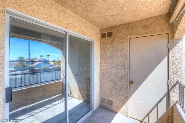 Building Photo - 7885 W Flamingo Rd