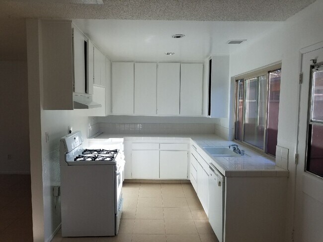 Building Photo - 9009 Tobias Ave
