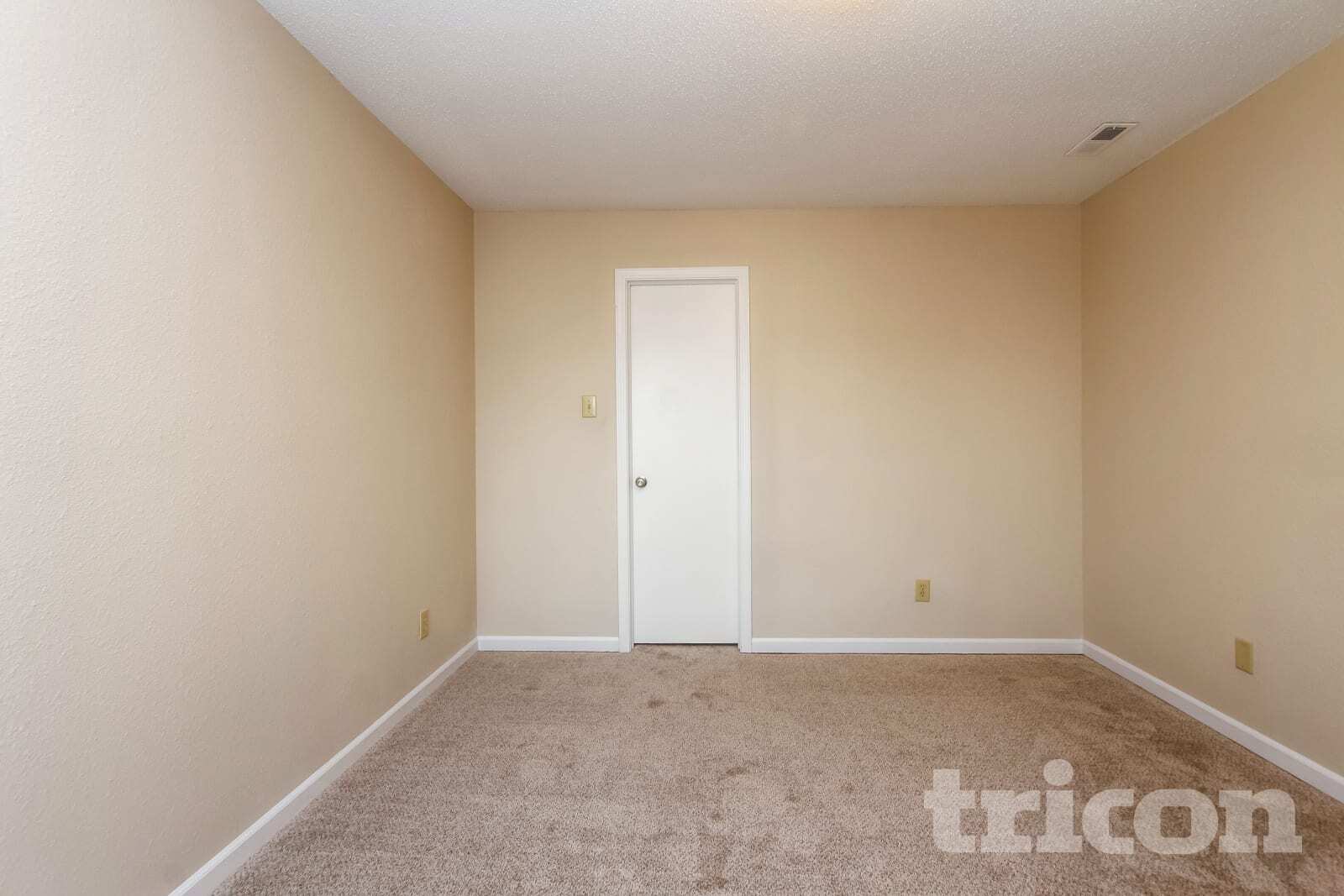 Building Photo - 10975 Walnut Grove Bend