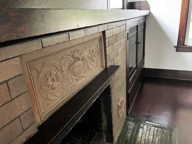 Building Photo - 4 Bedroom Home