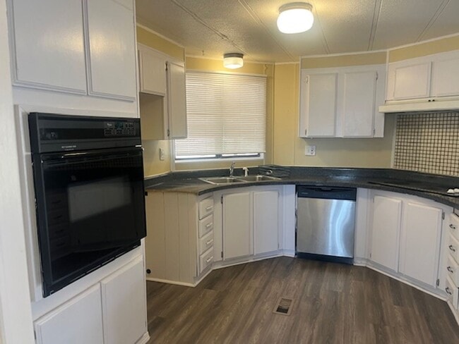 Building Photo - ***3 BEDROOM/2 BATHROOM IN DEWEY***