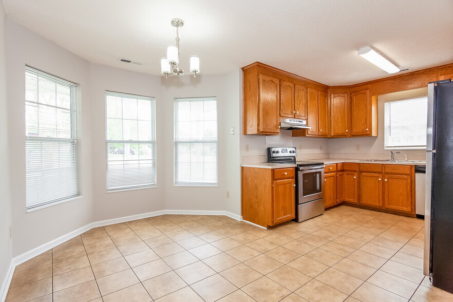 Building Photo - 4980 Valley Trail Ct
