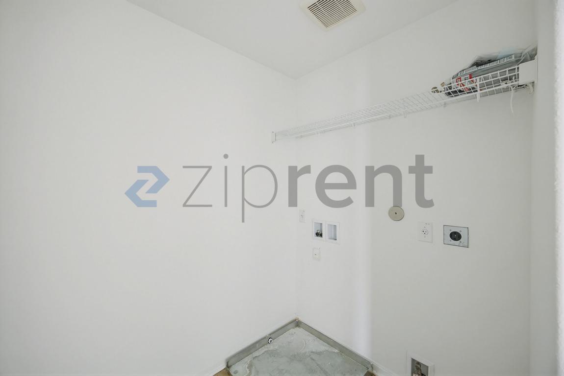 Building Photo - Unit
