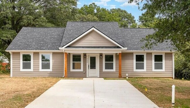 Primary Photo - Charming BRAND NEW 3BR/2BA For Rent in Cha...