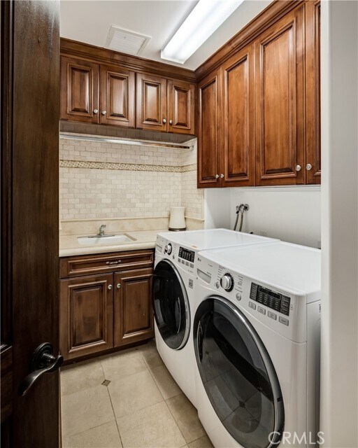 Building Photo - 718 N Poinsettia Ave