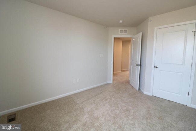 Building Photo - 96 S Marshview Terrace