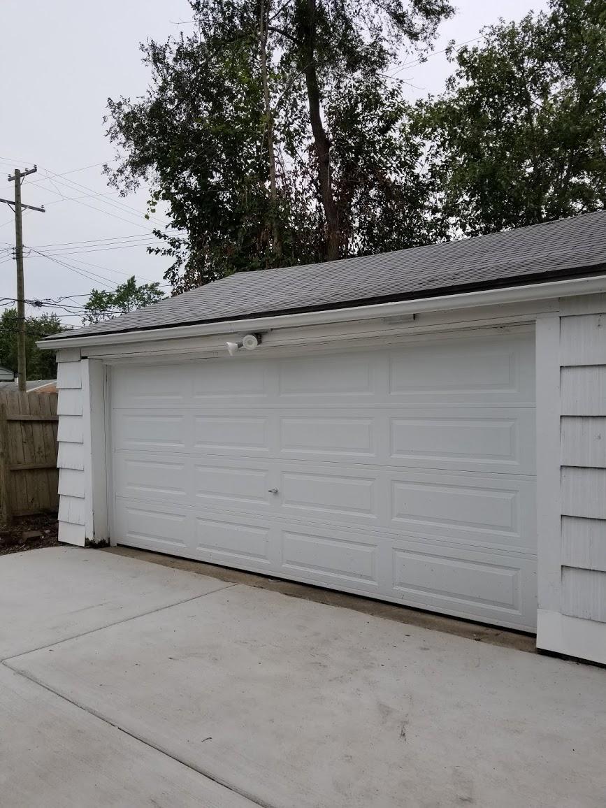 garage - 336 Huntley Ave