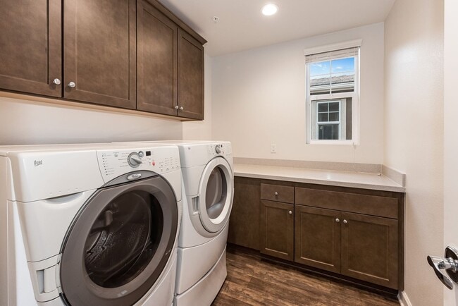 Building Photo - Village at Los Carneros 5 bdrm / 3 bth Home w/ 2-Car Garage and AC!