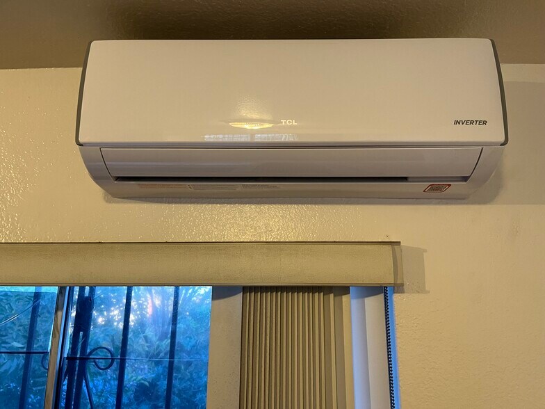 Heat pump/ HVAC - 2458 S Normandie Ave