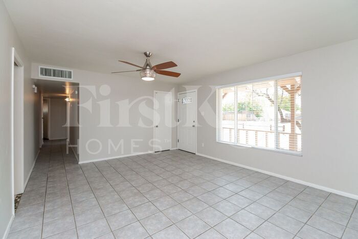 Building Photo - 5719 N 23rd Ave