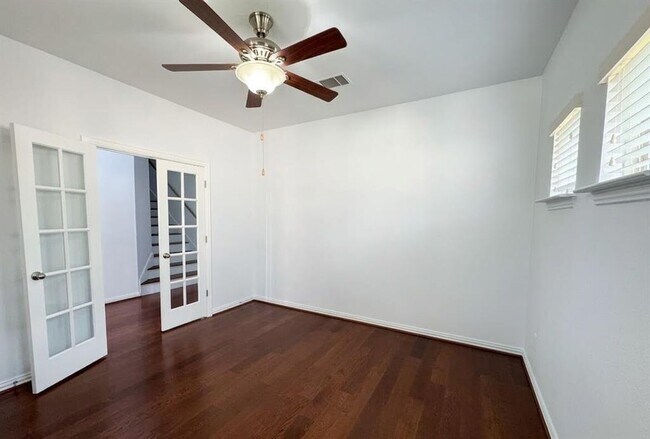 Building Photo - 123 Honey Grove