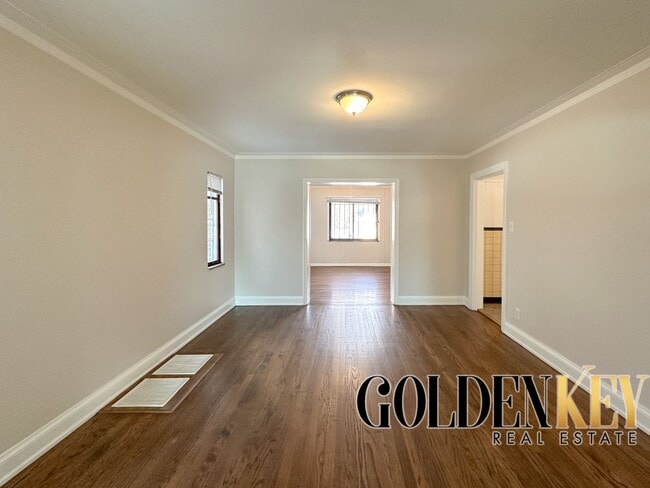 Building Photo - AVAILABLE NOW Home in University District ...