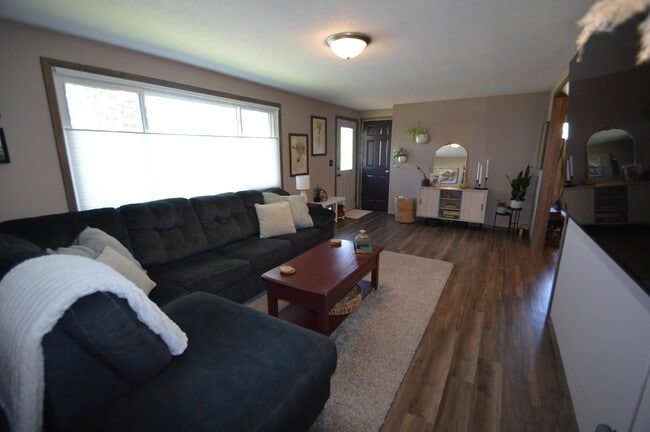 Building Photo - 610 Elizabeth St