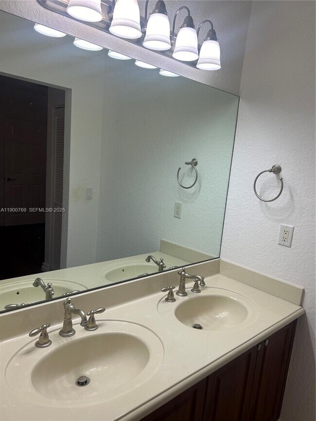 Building Photo - 3147 New York St