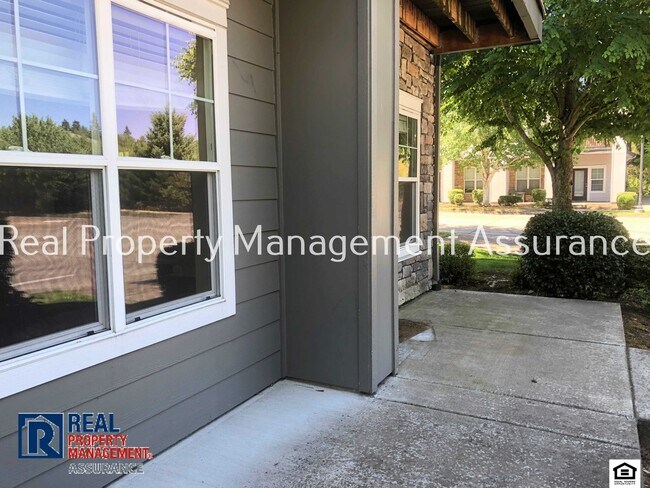 Building Photo - 10651 NE Red Wing Way