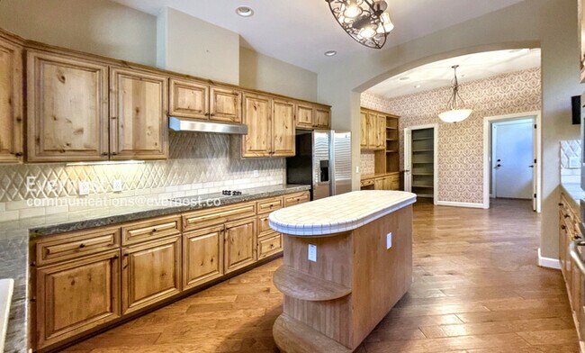 Primary Photo - 4700 S Fulton Ranch Blvd