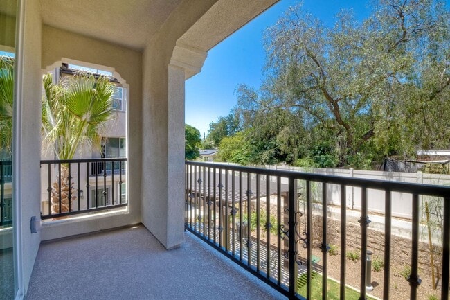 Building Photo - New 3 Story Townhome Available Now!