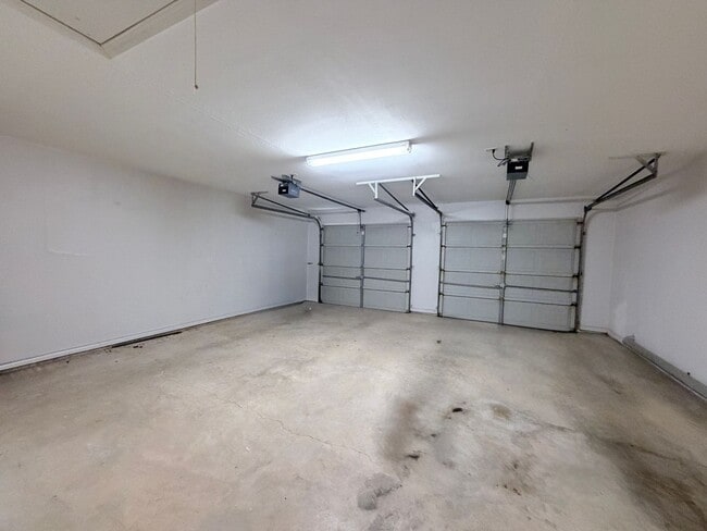 Building Photo - 219 Oak Hill Dr