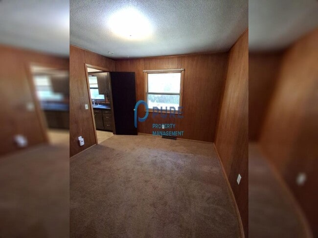 Building Photo - Beautiful Burnsville 3 Bedroom / 2 Bath Ho...