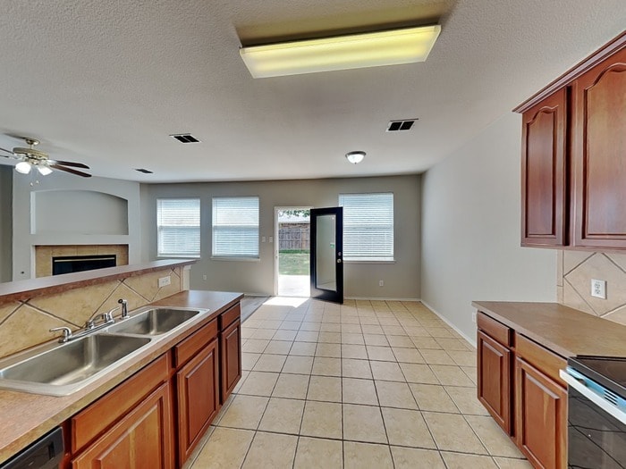 Building Photo - 8209 Swan Park Dr
