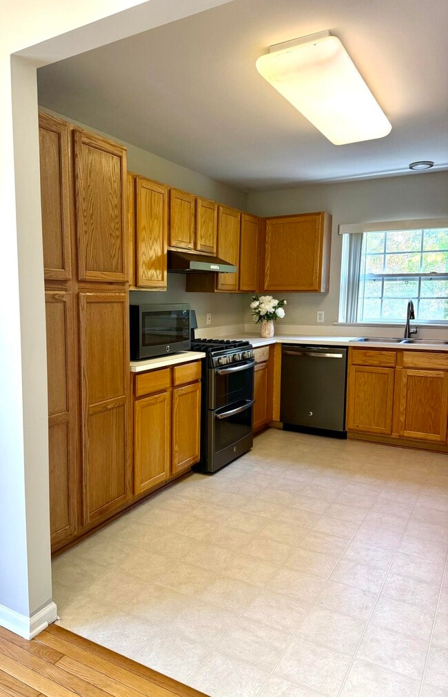 Building Photo - 3083 Promenade Cir