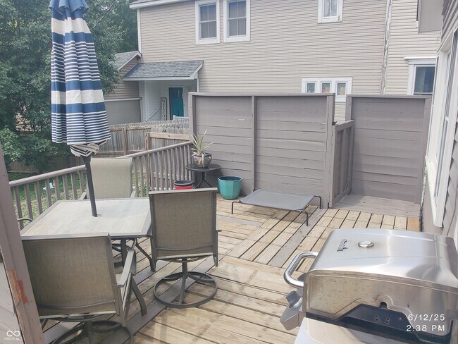 Building Photo - 121 N Main St