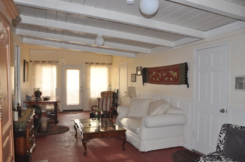 Building Photo - 934 E Duane Ave