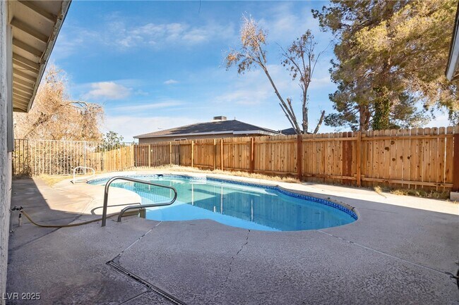 Building Photo - 203 Cimarron Ct