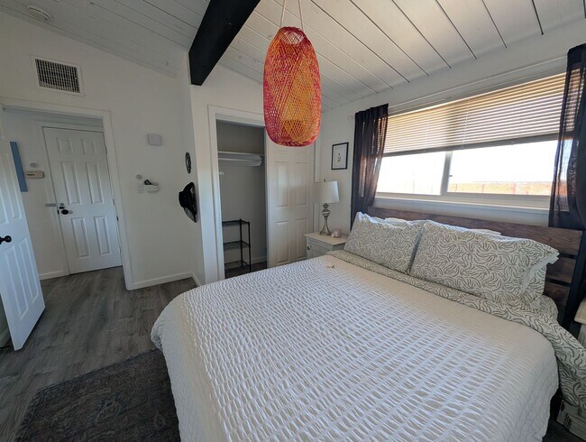 Building Photo - Adorable 2 bedroom 1 bathroom home