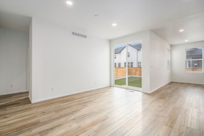 Building Photo - Exquisite 3 Bed 2.5 Bath Single Family Home