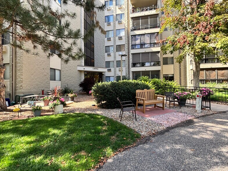 Building Photo - 13890 E Marina Dr