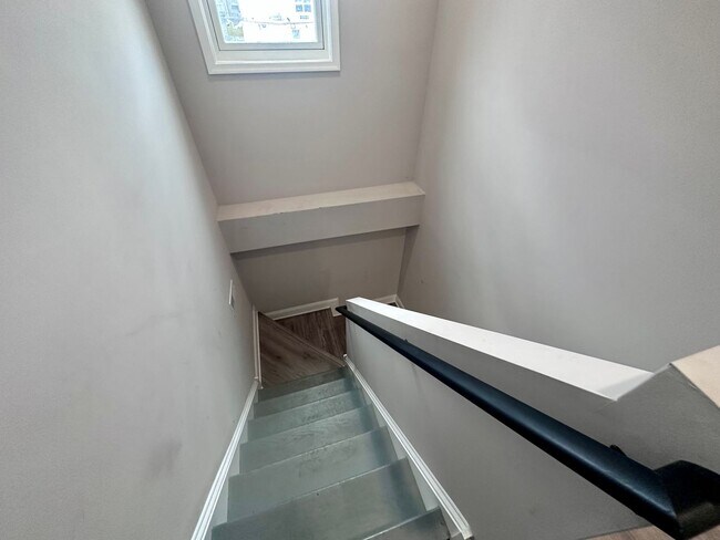 Building Photo - 1530 N Sydenham St