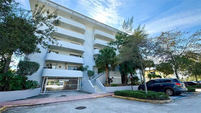 Building Photo - 130 S Shore Dr