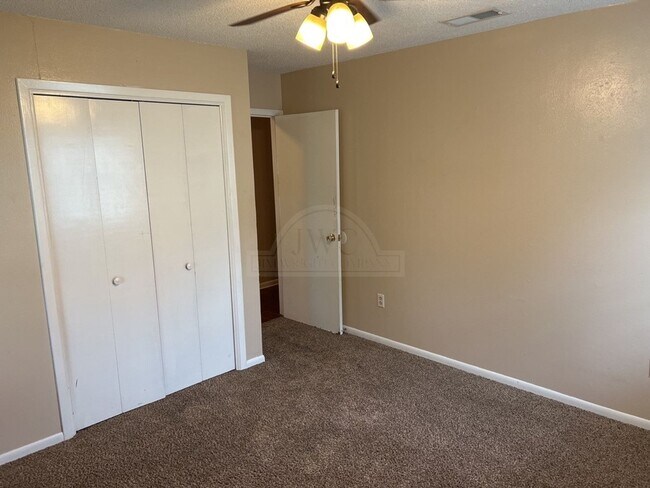 Building Photo - 1013 Kathey Dr