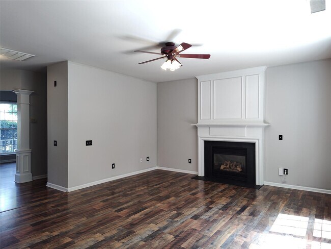 Building Photo - 4018 Manor House Dr