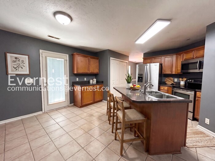 Building Photo - 979 Tom Hailey Blvd
