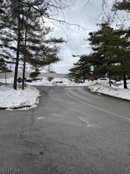 Building Photo - 12 Stonehill Dr