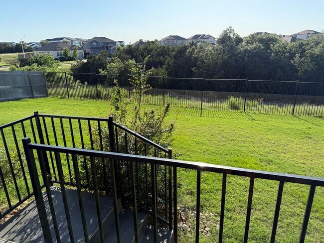 Building Photo - 913 Bluewood Bend