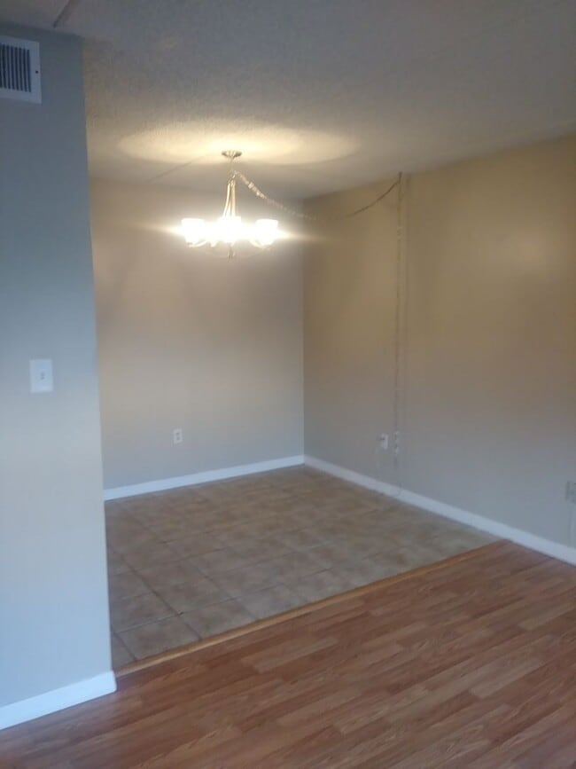 Building Photo - 1 BR 1.5 Bath Near Downtown Eustis