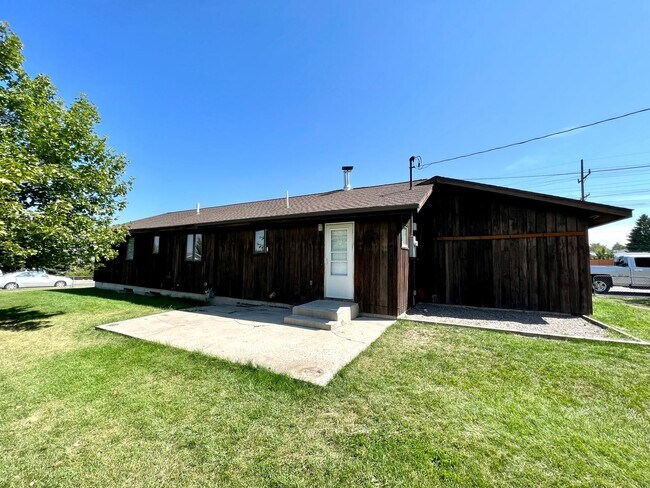 Building Photo - Pet Friendly 4 Bed 2 Bath Single Family Home, with Fenced Yard and Garage on Westside of Helena!