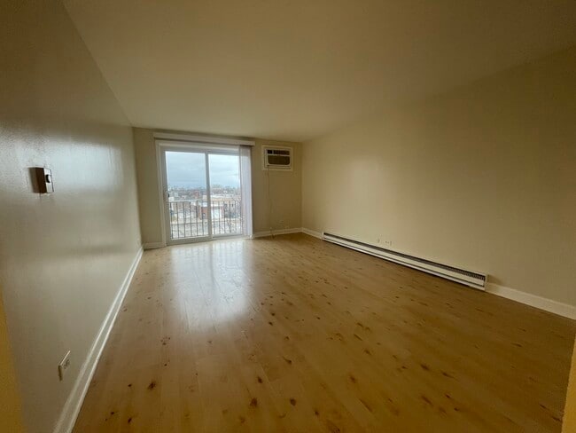 Building Photo - 2333 N Neva Ave