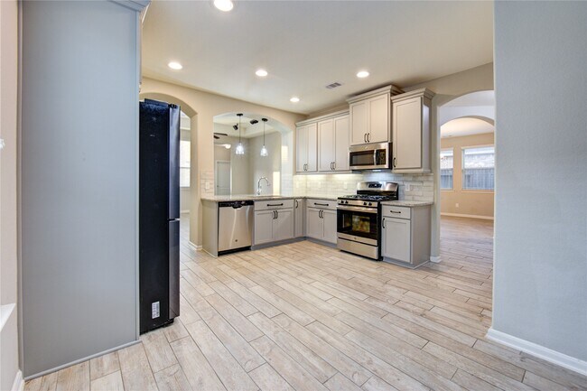 Building Photo - 16855 Big Reed Dr