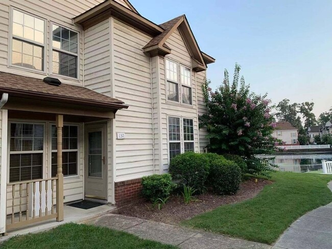 Building Photo - 137 Post Oak Rd