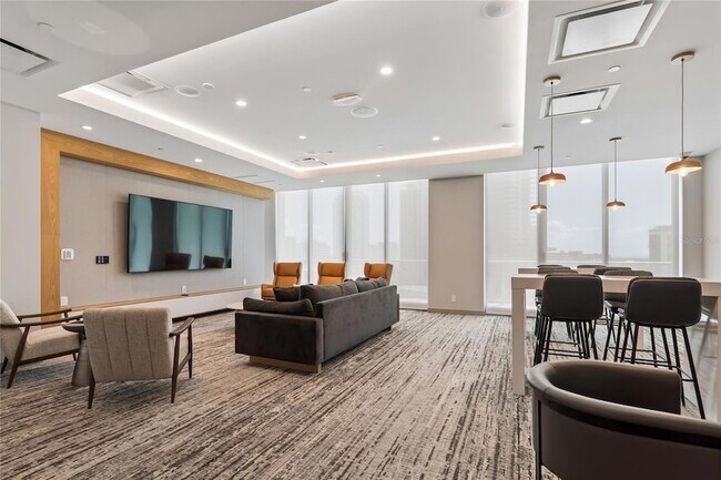 Building Photo - 400 Central Ave