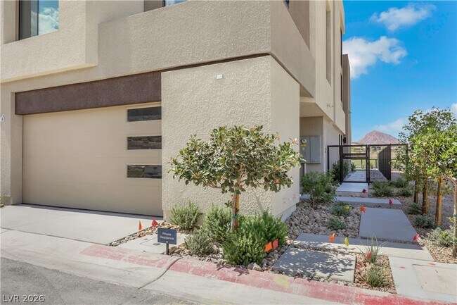 Building Photo - 66 Lakefront Dr